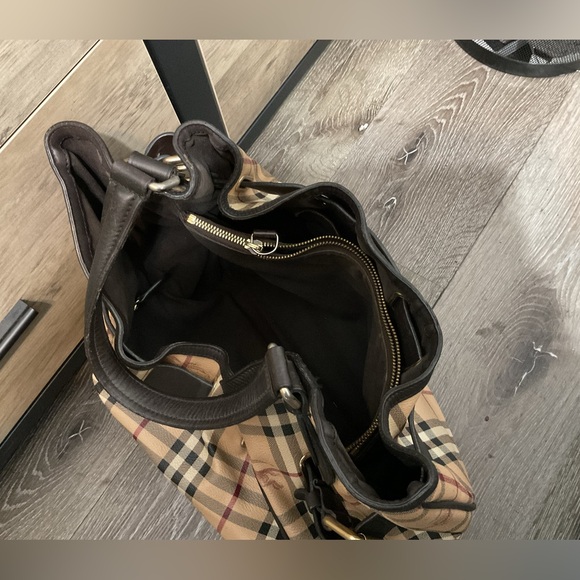 Burberry bags - Picture 9 of 16